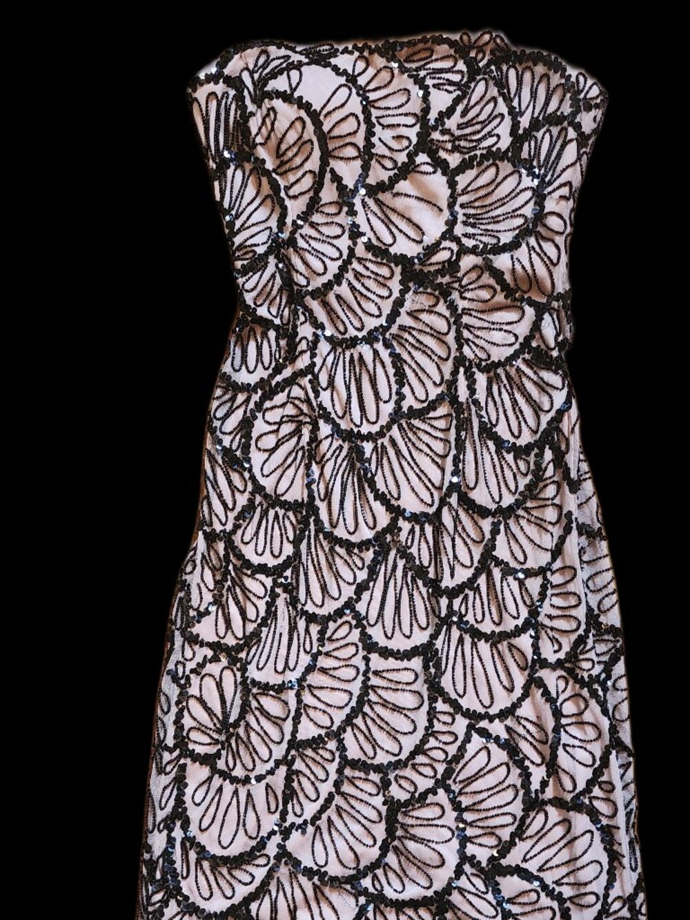 Adrianna Papell Black and Nude Strapless Beaded Cocktail Dress. Size 4